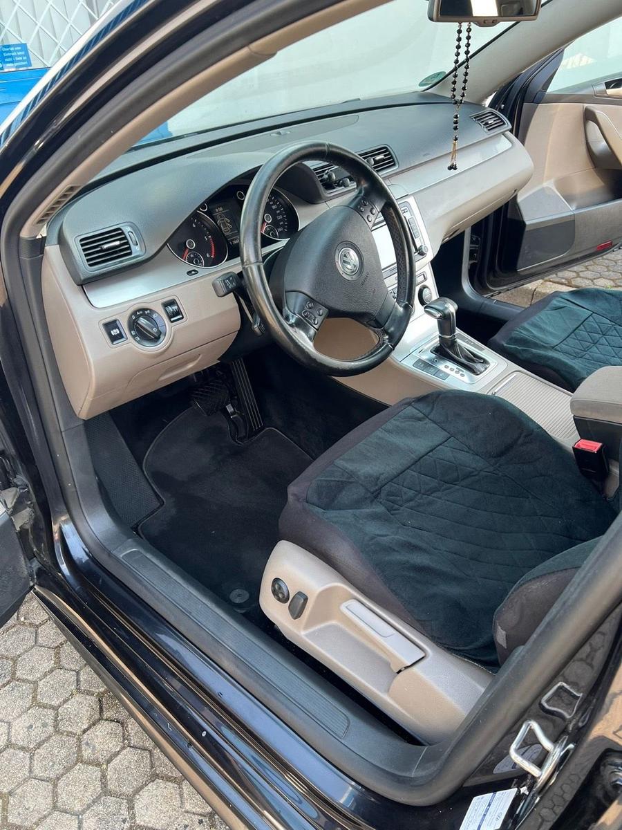 Volkswagen Passat 2009 — салон