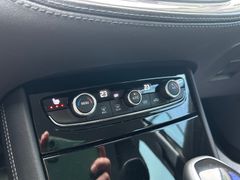 Fahrzeugabbildung Opel Grandland X Innovation Autom. AHK LED Kamera 18"