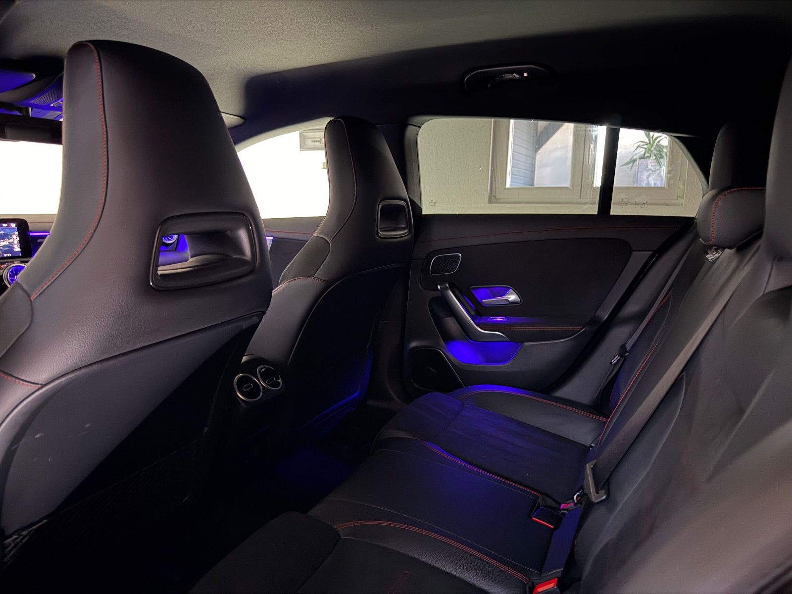 Fahrzeugabbildung Mercedes-Benz CLA 35 AMG SB 4-MATIC/BURMESTER/360*/DISTRONIC+