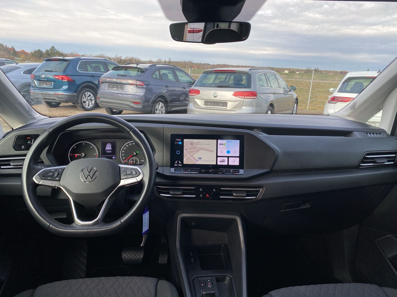 Fahrzeugabbildung Volkswagen Caddy 2.0 TDI DSG Life AHK LED APP ACC KAMAERA