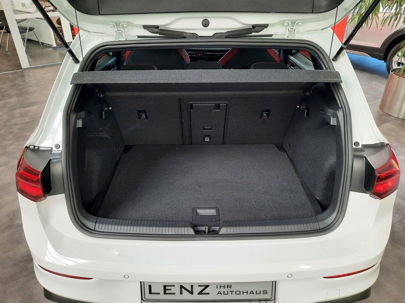 Fahrzeugabbildung Volkswagen Golf GTI *Panodach*Navi*PDC*Sitzhzg*ACC*LED*DAB*