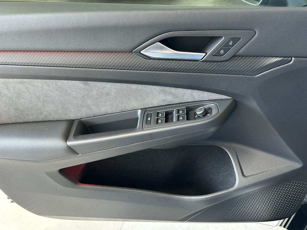 Volkswagen Golf VIII Var. DSG R Line*NAVI*PANO*SHZ*ViCo*LED