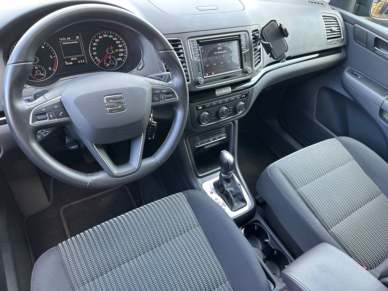 Fahrzeugabbildung SEAT Alhambra 2.0 TDI Stylance DSG NAV+KAMERA+SHZ