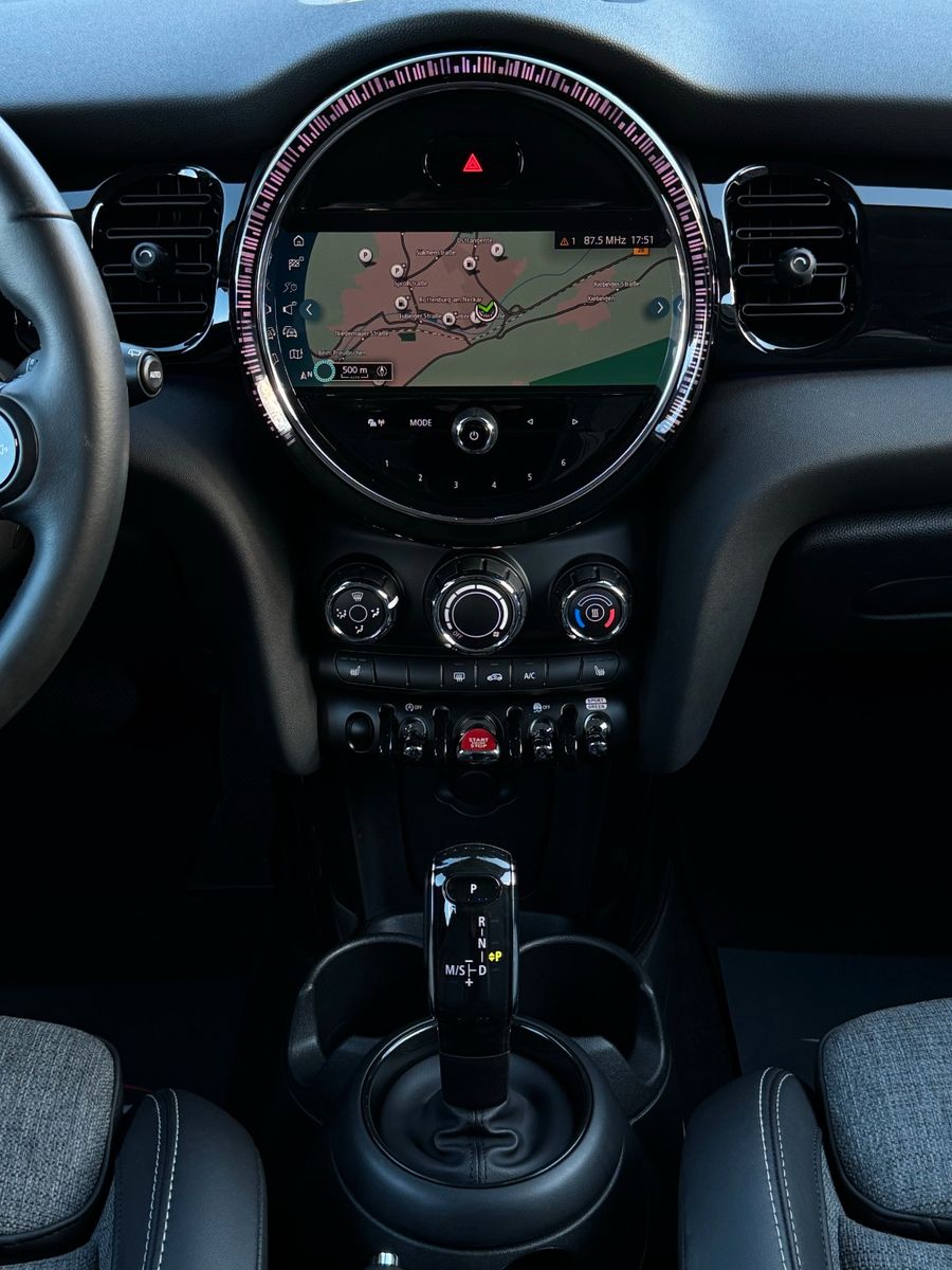 Fahrzeugabbildung MINI ONE Automatik Teilleder Temp. Navi PDC SHZ