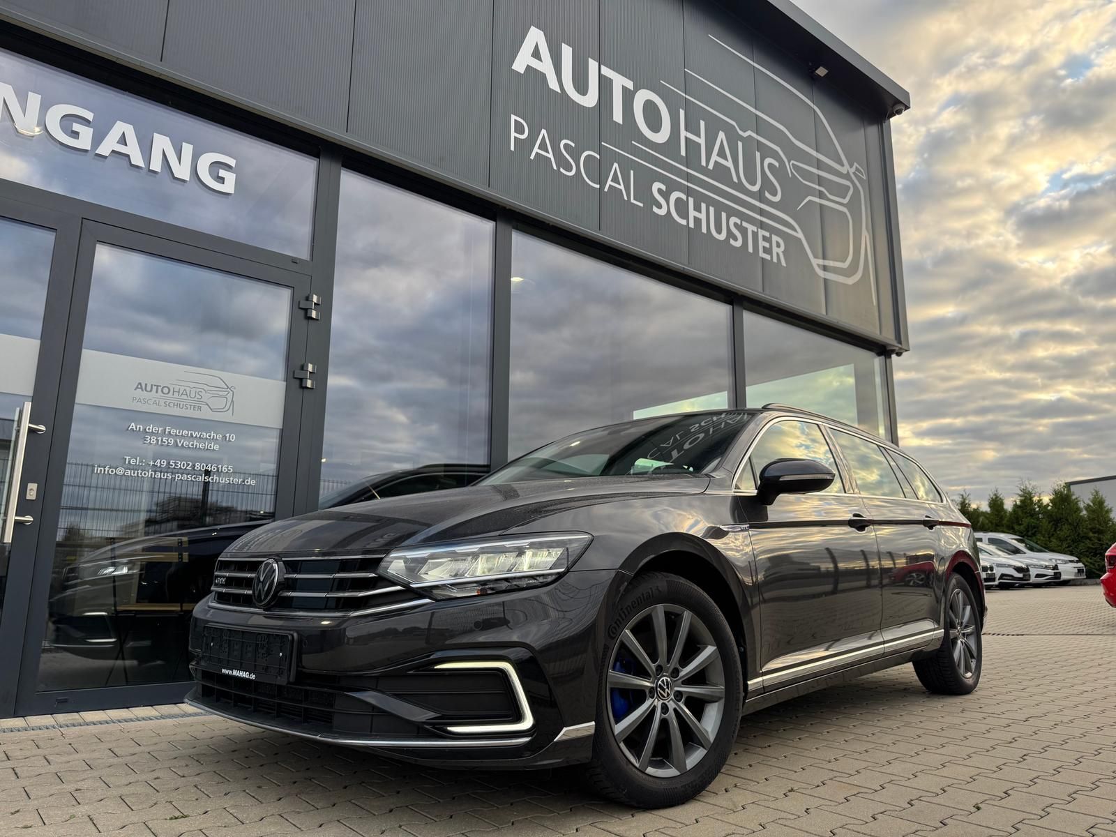 Volkswagen Passat - 1