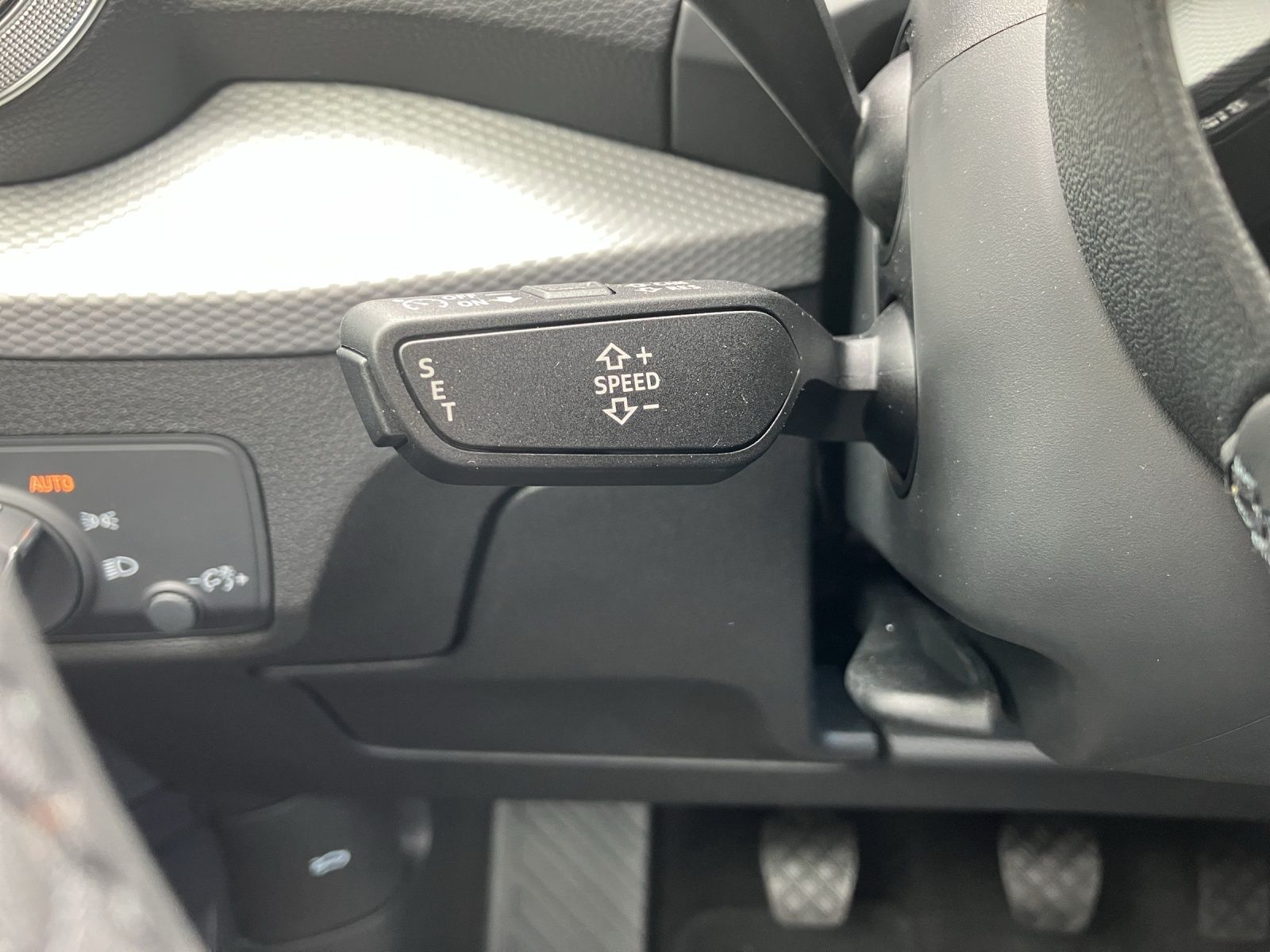 Fahrzeugabbildung Audi Q2 35 TFSI advanced Matrix, virtual cockpit plus