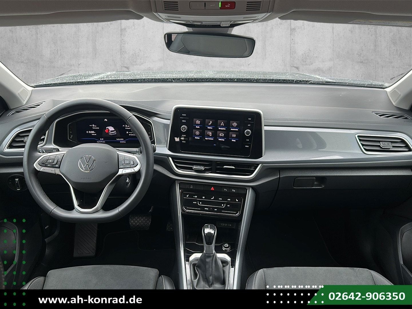 Fahrzeugabbildung Volkswagen T-Roc 1.5 TSI DSG Style*AHK*LED*NAVI*