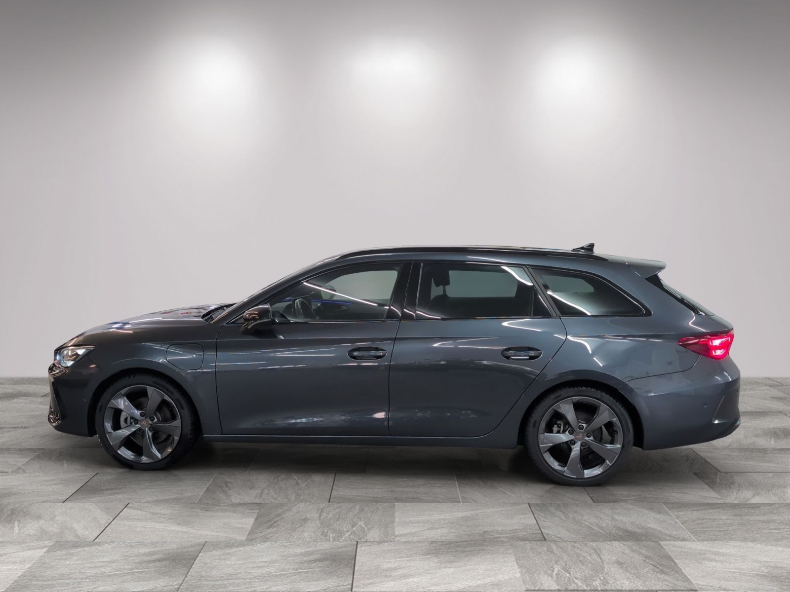 Cupra Leon Sportstourer 1.5 e-HYBRID AHK Matrix 01.31G foto 4