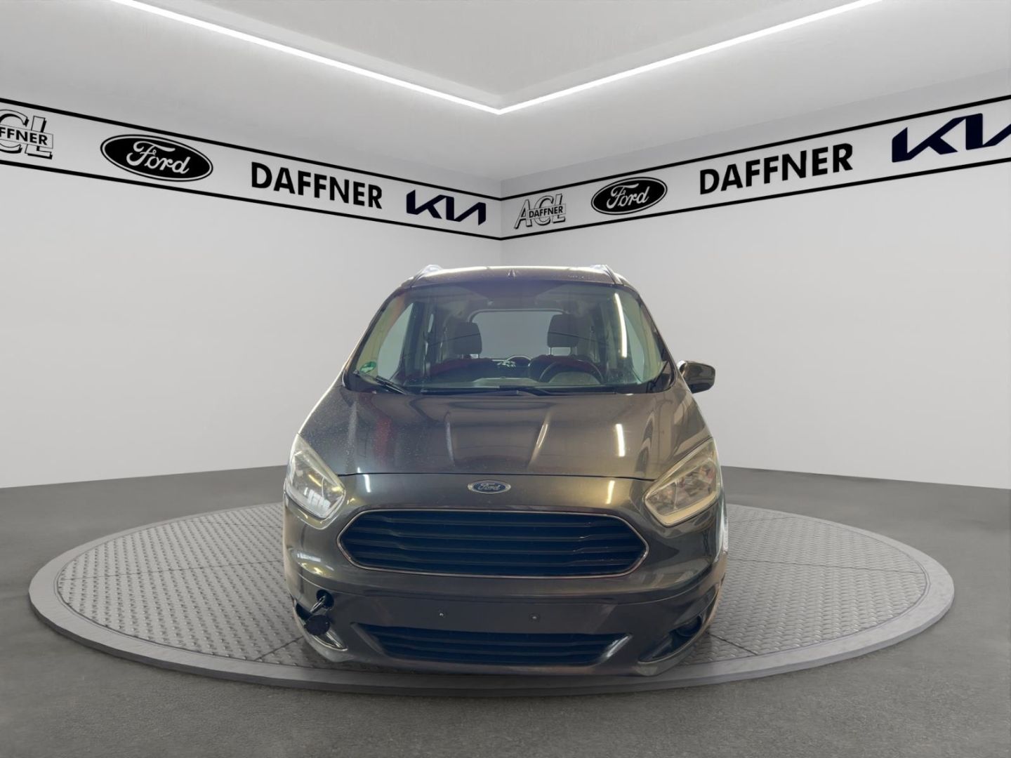 Fahrzeugabbildung Ford Tourneo Courier Titanium MOTORSCHADEN