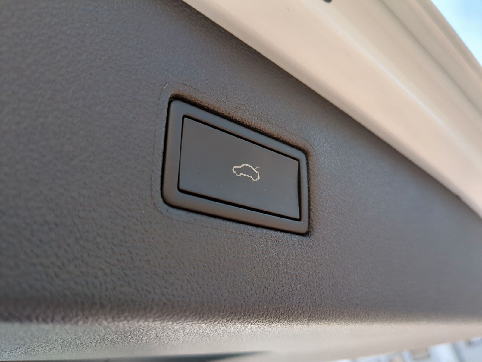 Fahrzeugabbildung Volkswagen Tiguan Allspace 1.5 TSI Life Kamera HuD SHZ AppC