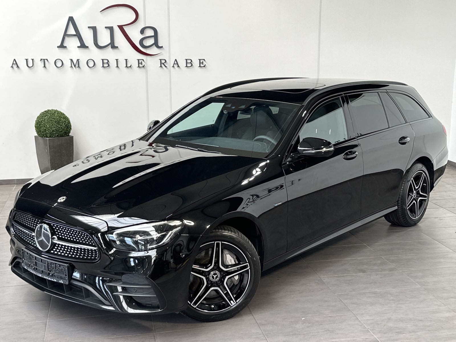 Fahrzeugabbildung Mercedes-Benz E 300de T 4Matic AMG-Line NAV+LED+AHK+PANO+WIDE