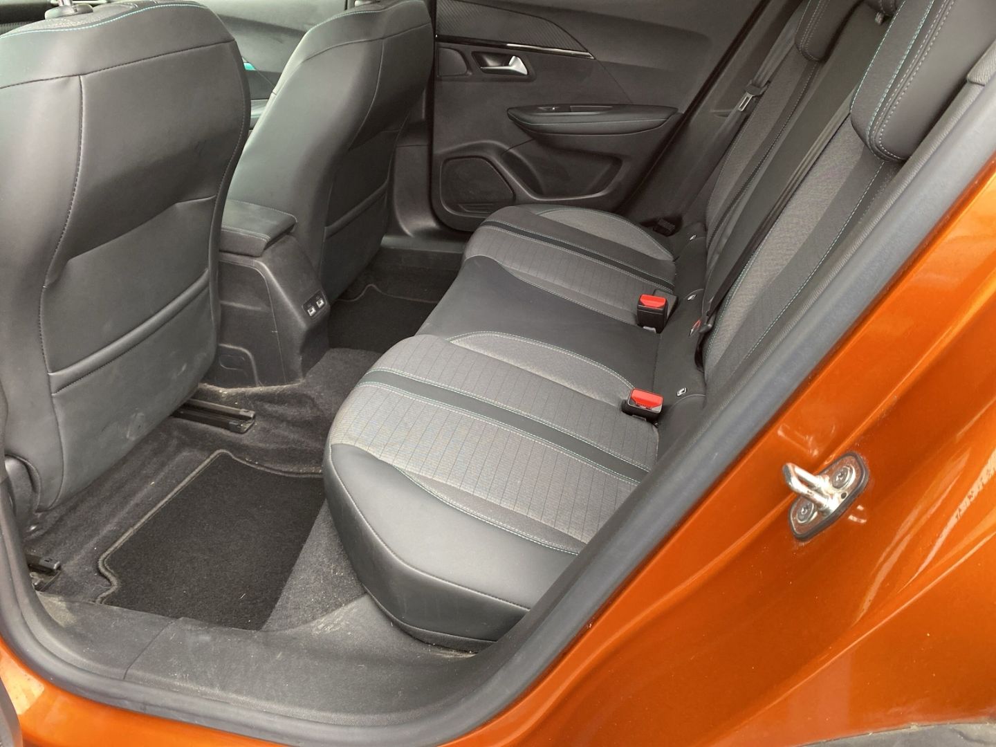 Fahrzeugabbildung Peugeot 2008 e- Allure Elektromotor 136 *Navi*Kamera*Sit