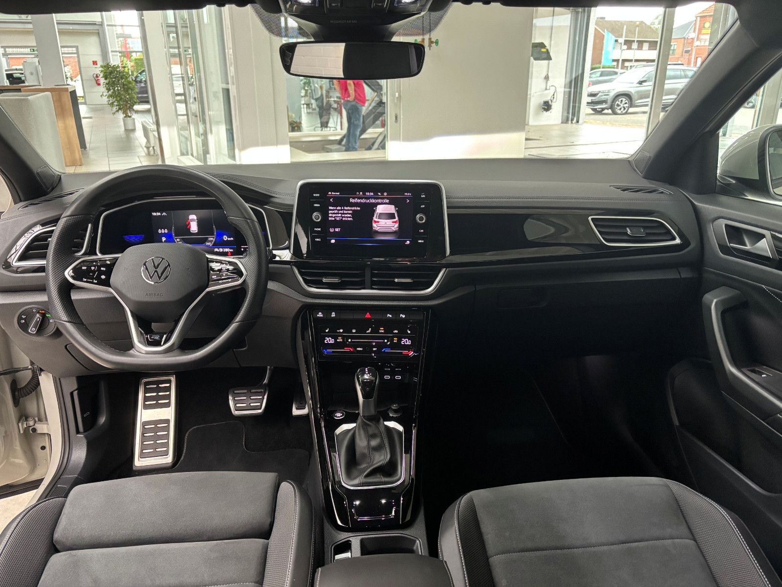 Fahrzeugabbildung Volkswagen T-Roc R-Line 1.5l TSI DSG + Kamera + AHK +