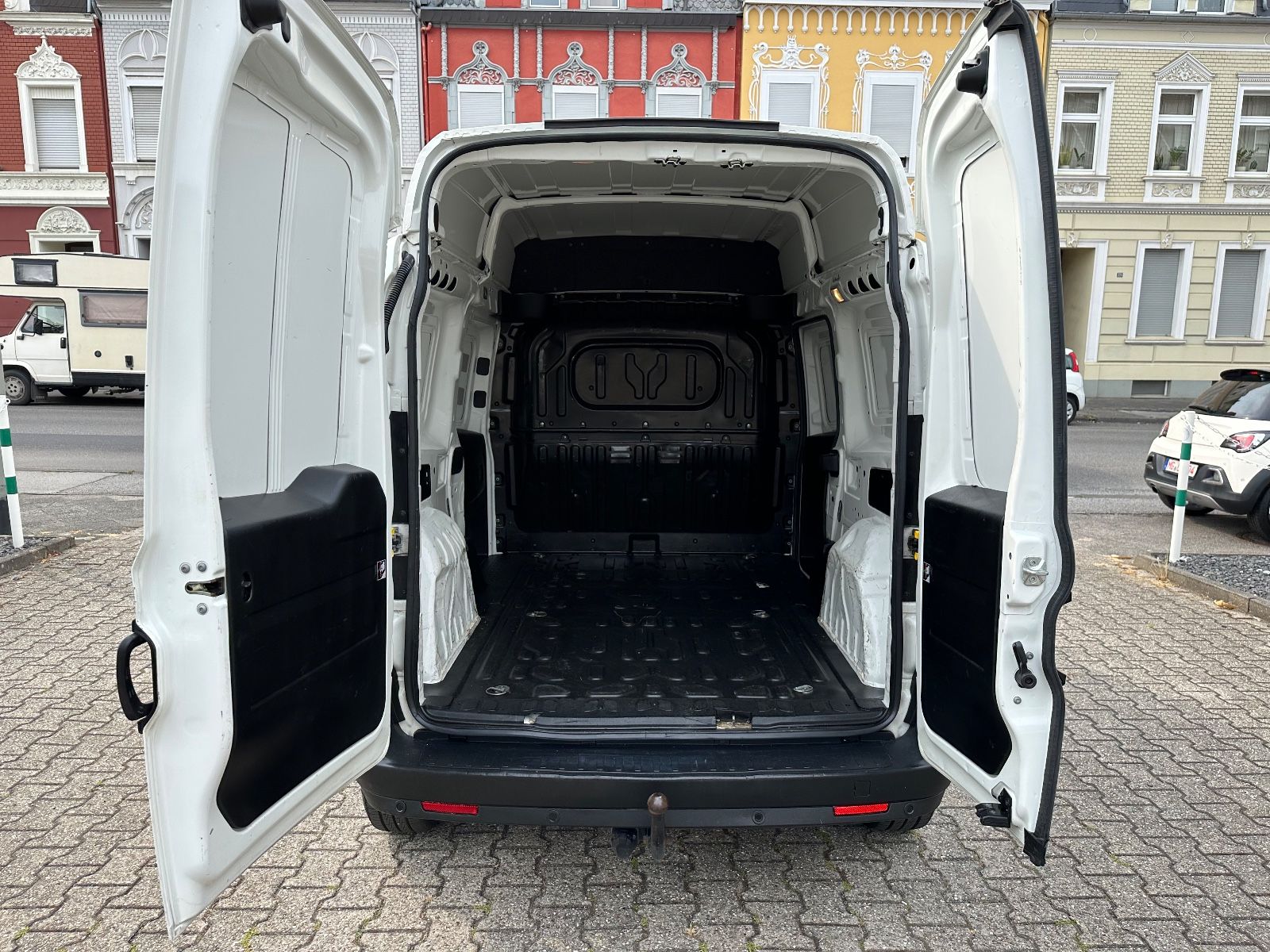 Fahrzeugabbildung Fiat Doblo SX Maxi Kasten Hochdach Klimaautomatik