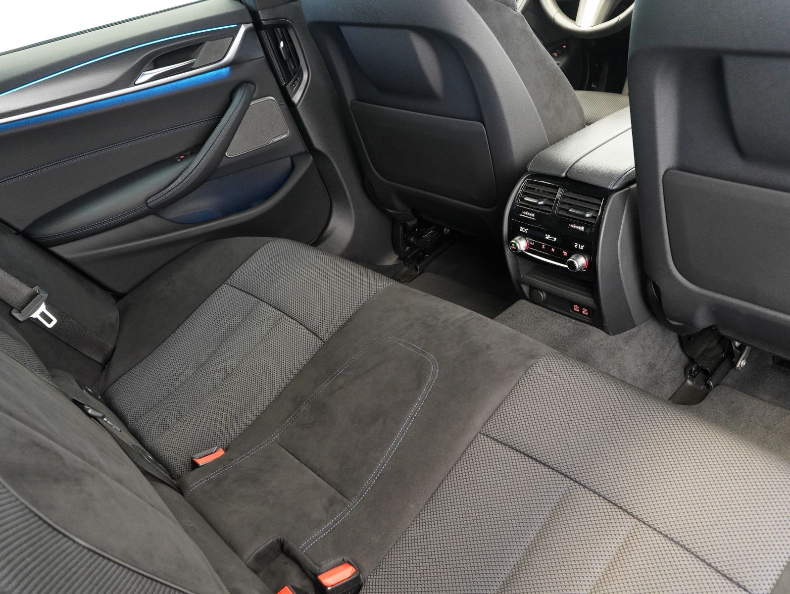 Fahrzeugabbildung BMW 530 e xDrive Touring M Sport SHADOW/HEADUP/AHK