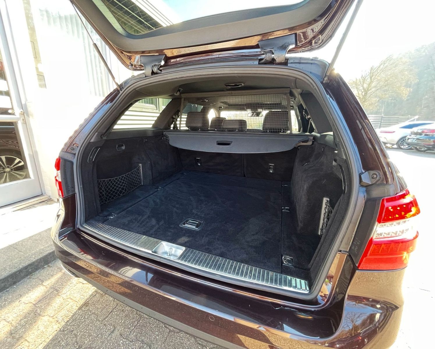 Fahrzeugabbildung Mercedes-Benz E 300 T CDI 7G AUT**AMG**LEDER NAVI GLASSD XENON