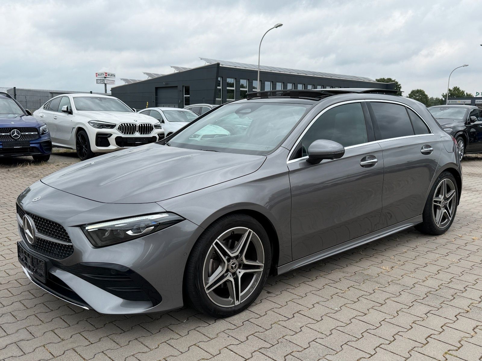MERCEDES-BENZ A 200 AMG Line VOLL ! Facelift * Pano * ACC