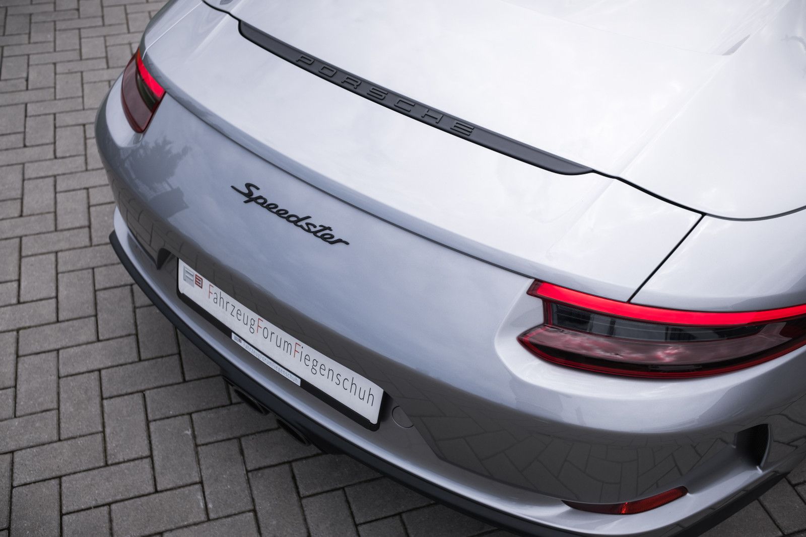 Fahrzeugabbildung Porsche 991/911 Speedster-90Ltr.-Lift-Approved-56 KM!!!