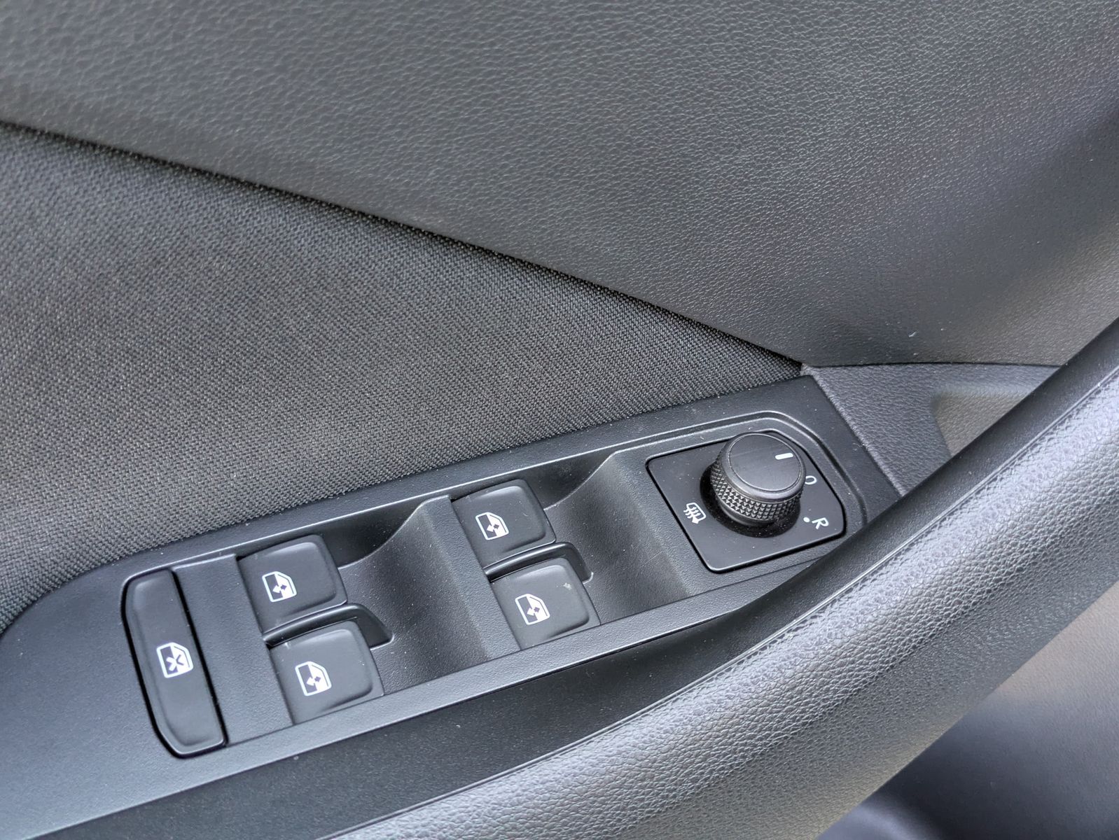 Fahrzeugabbildung SKODA Kamiq 1.0 TSI Tour DSG LED*PANO*SMART LINK*CAM