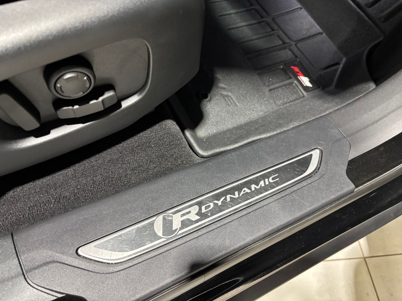 Fahrzeugabbildung Land Rover Range Rover Velar R-Dynamic SE/PANO/MEMORY/APPLE