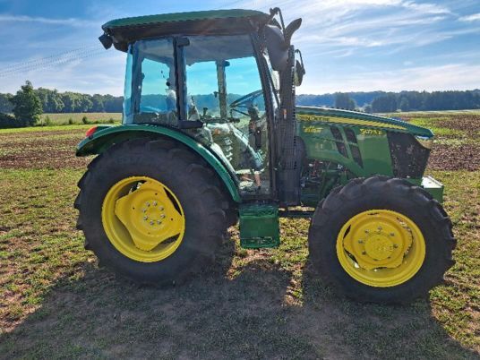 John Deere 5075E