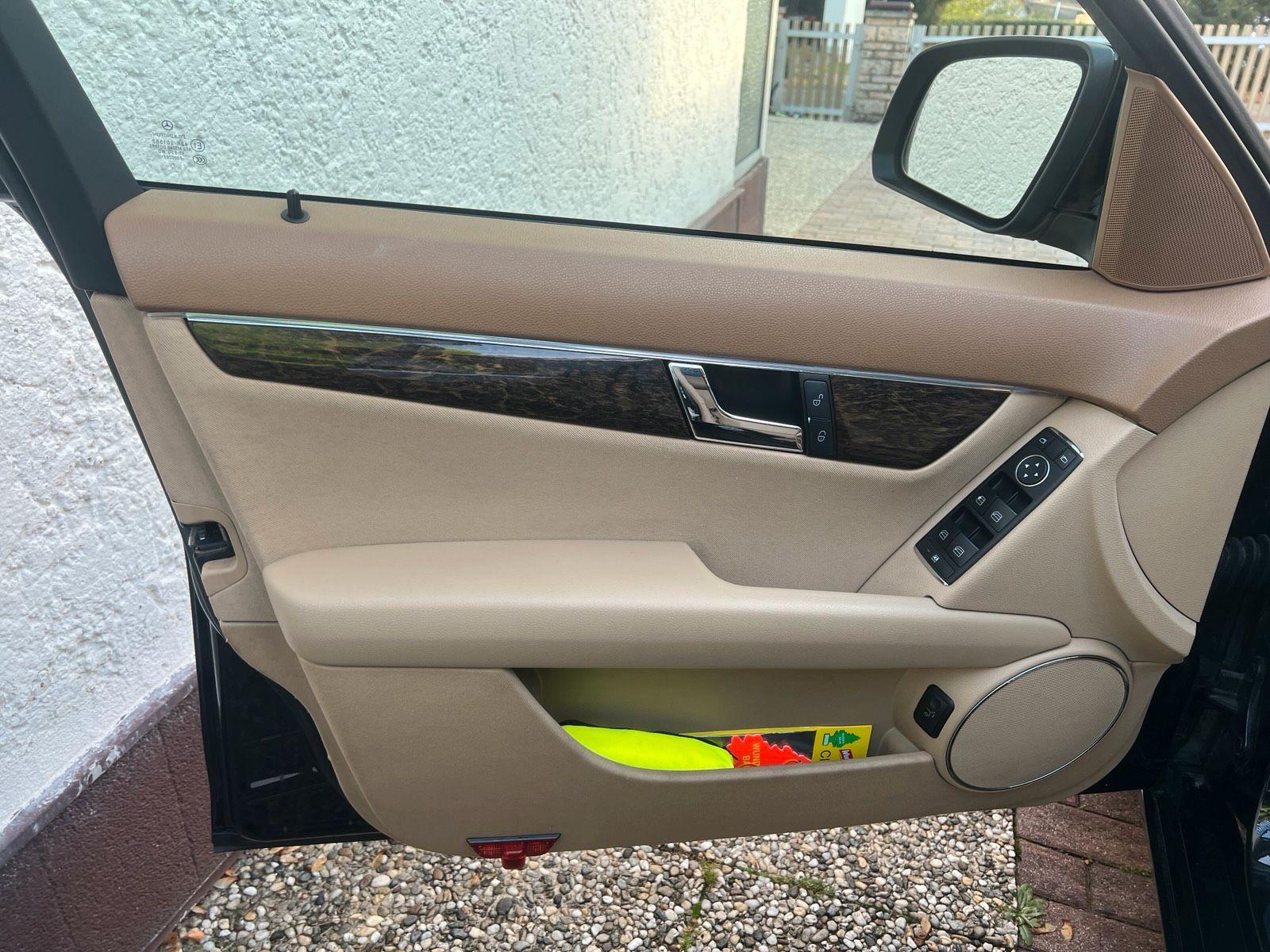 Mercedes-Benz C220 2008 — photo 10