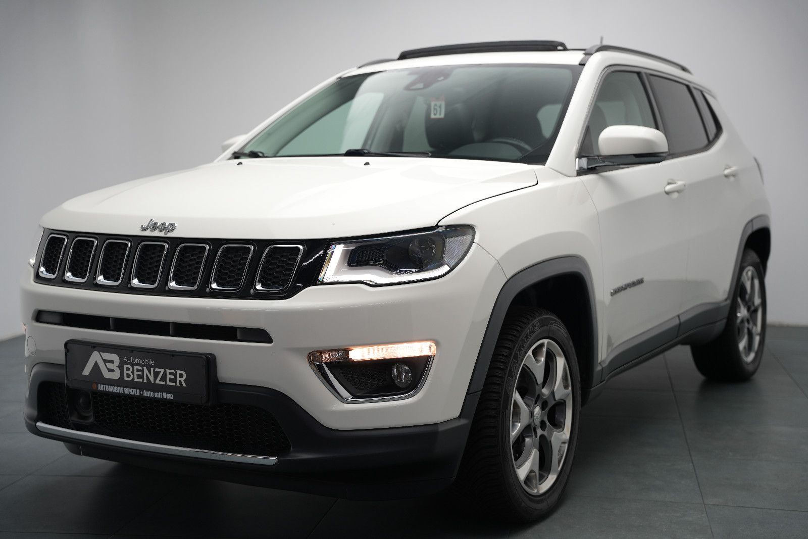 Fahrzeugabbildung Jeep Compass Limited 4WD /PANO/SHZ/L-HEIZ/PDC