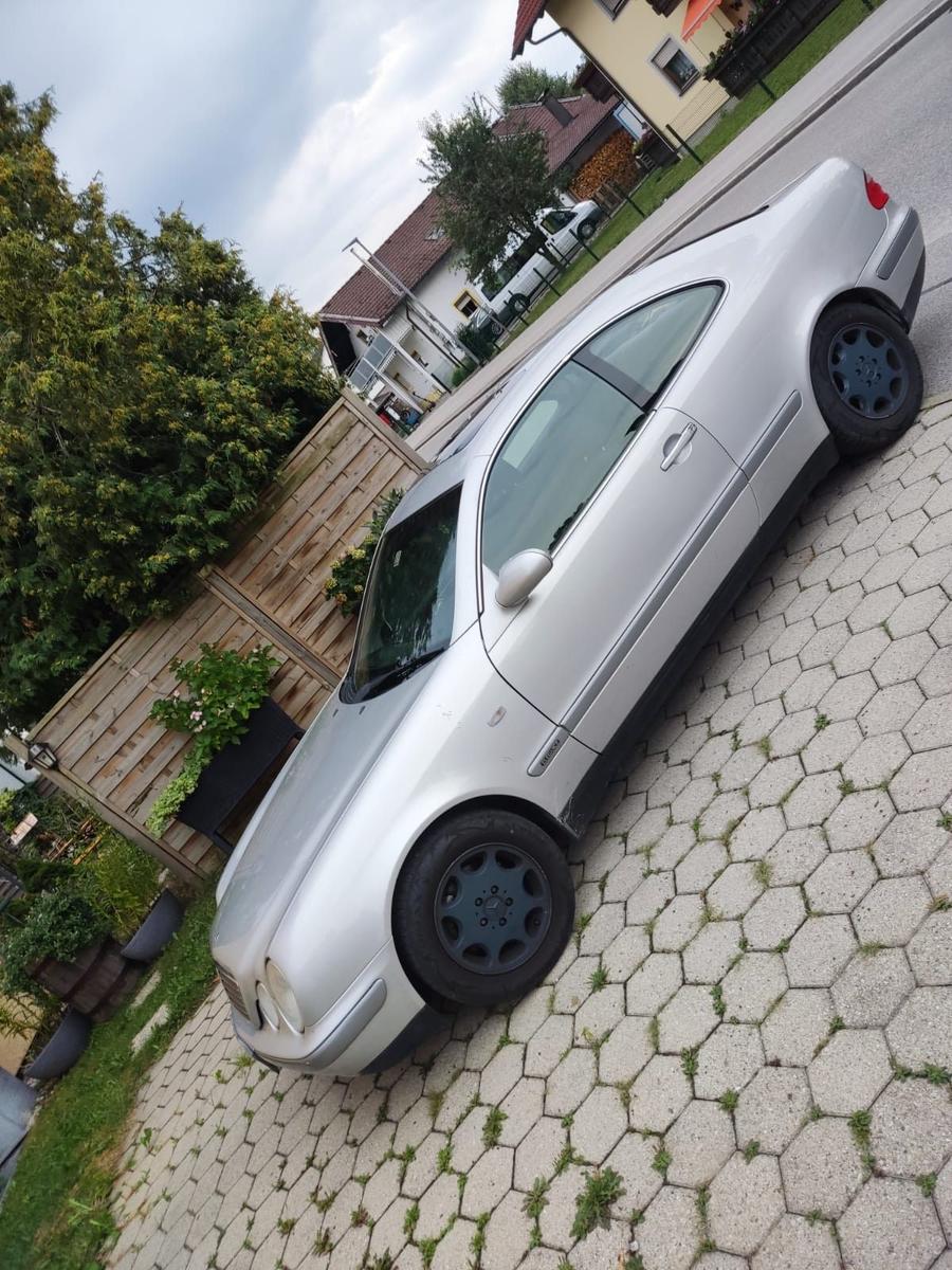 Mercedes-Benz CLK 200