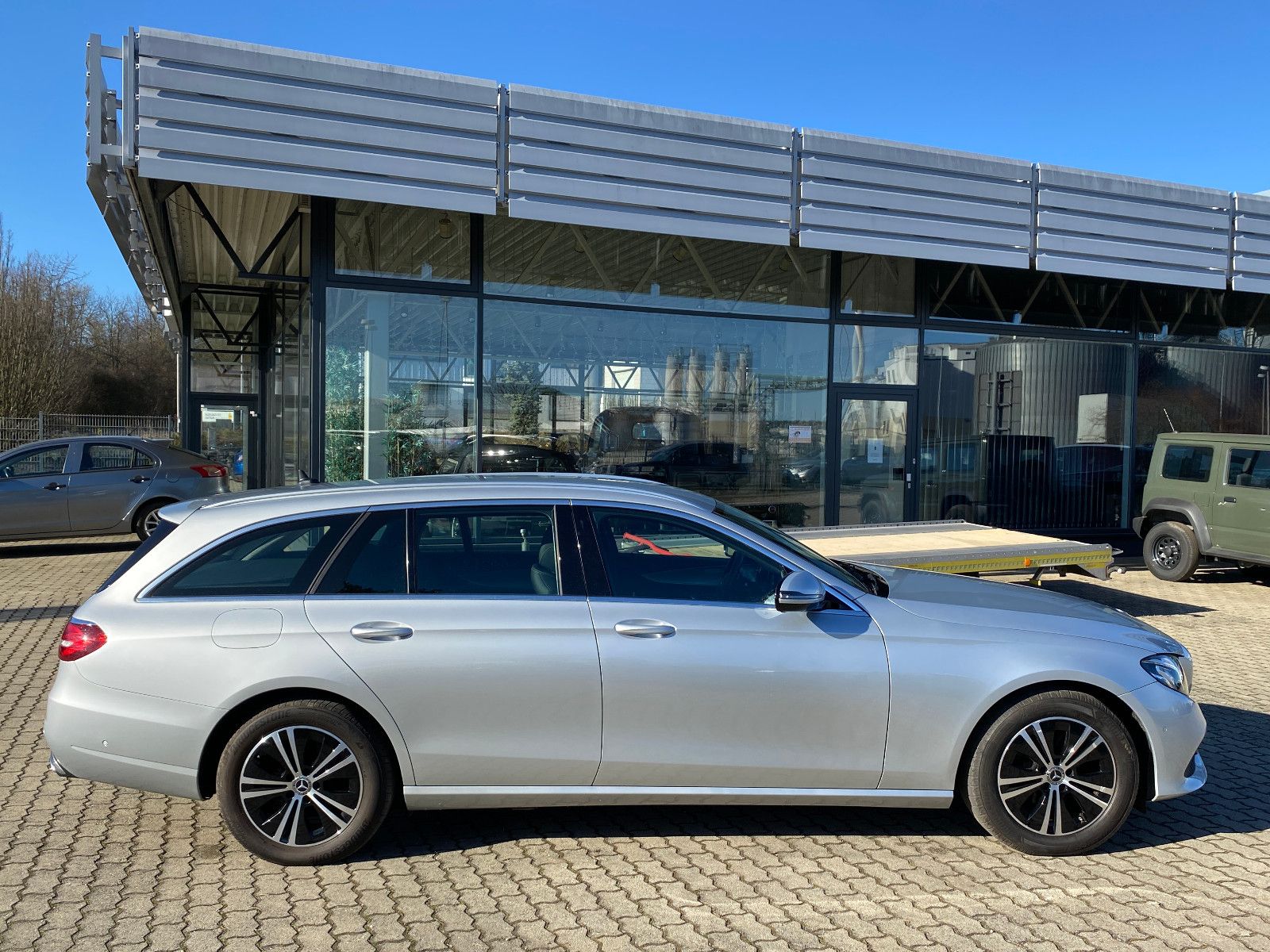 Fahrzeugabbildung Mercedes-Benz E 220d  T-Modell Avantgarde SHZ+KAM+NAVI+TÜV-NEU