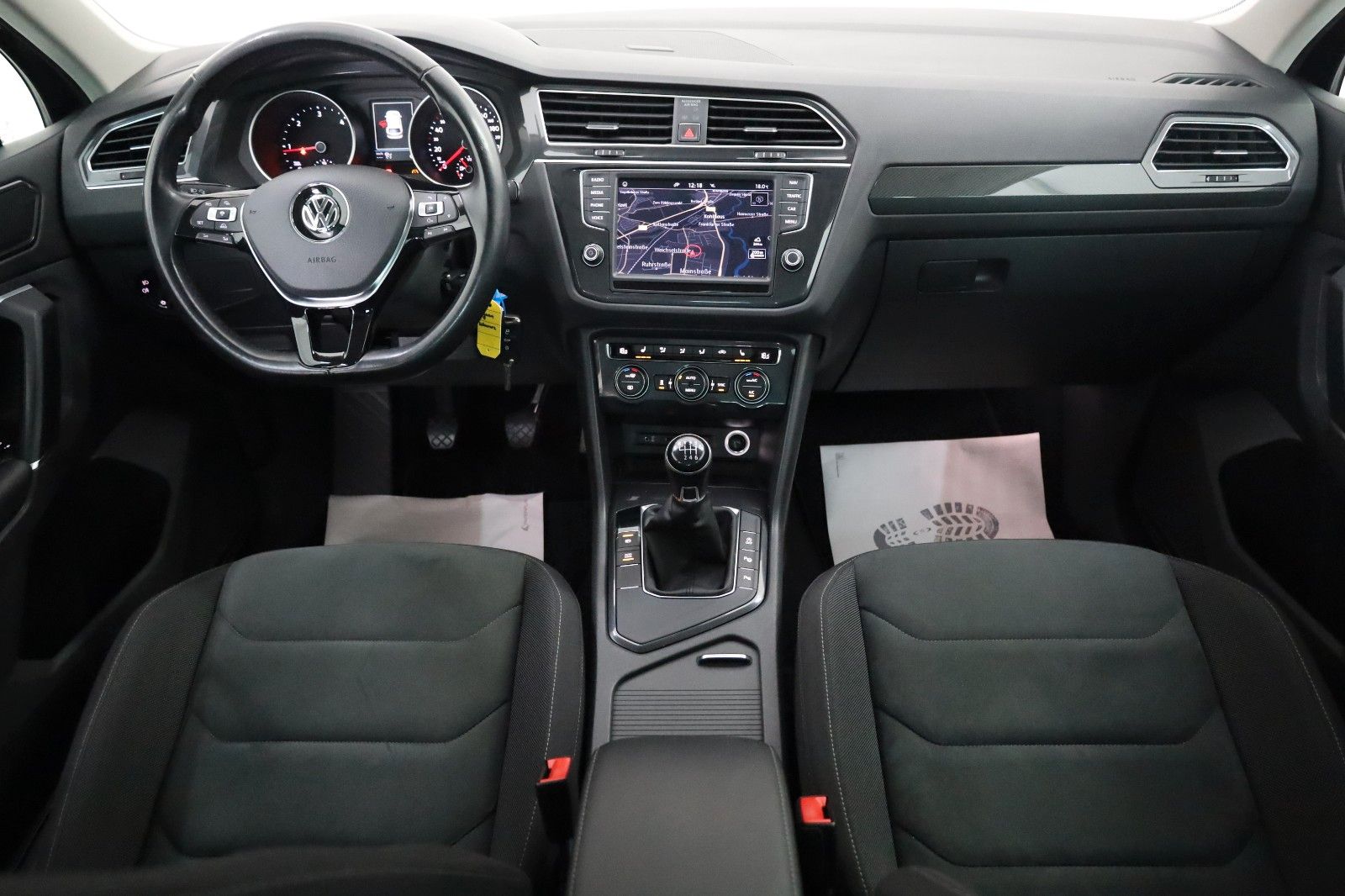 Fahrzeugabbildung Volkswagen Tiguan Highline Alcantara,Navi,LED,Kamera,ACC,SH