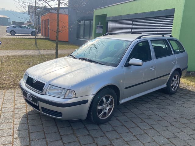 Skoda Octavia Combi/TÜV NEU/AHK/ALLWETTER AUF ALU