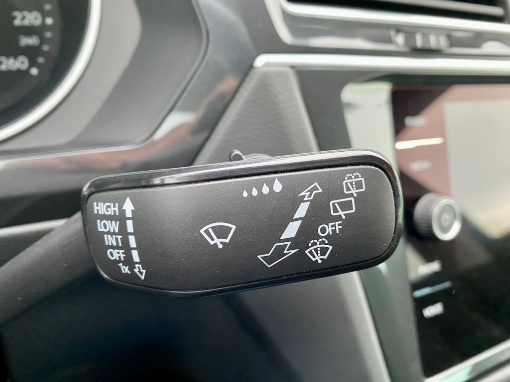 Fahrzeugabbildung Volkswagen Tiguan 1.5 TSI Life AAC NAVI SHZ PDC MASSAGE