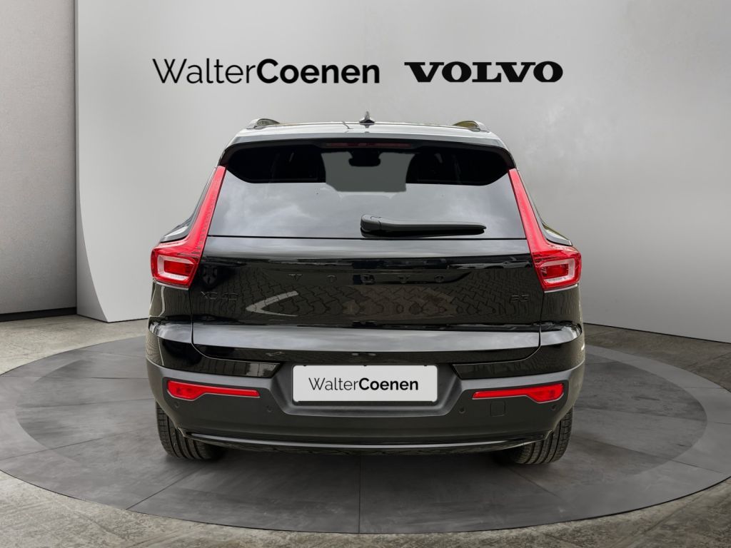 VOLVO XC40 B3 B DKG Ultra Black Edition RFK NAVi Winte VOLVO XC40 B3 B DKG Ultra Black Edition RFK NAVi Winte