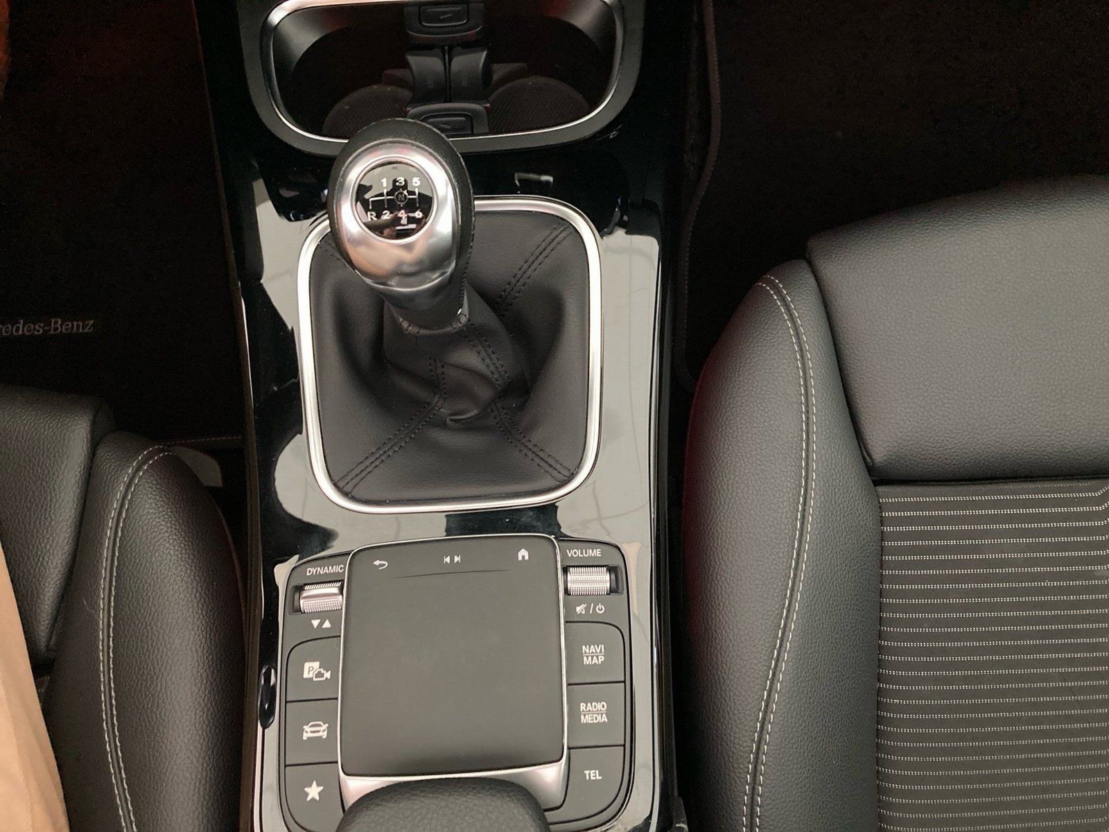 Fahrzeugabbildung Mercedes-Benz A 200 Progressive*Panorma*LED*Totwinkel*Kamera*