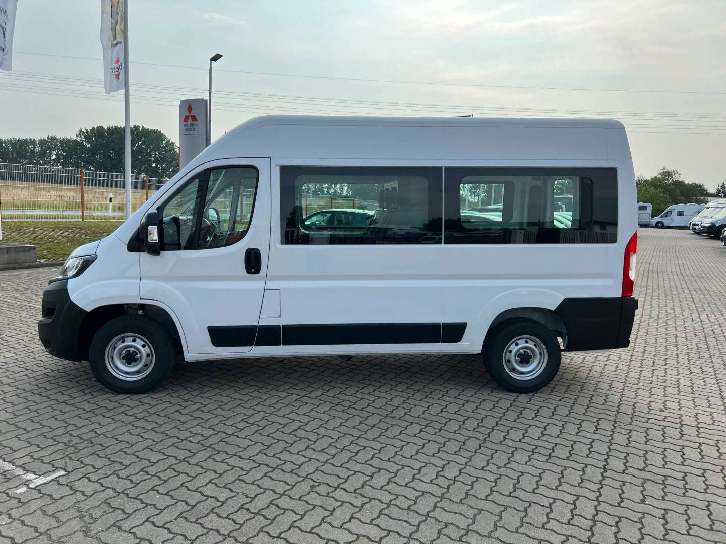 Fahrzeugabbildung Fiat DUCATO  DOKA - 6 Sitzer