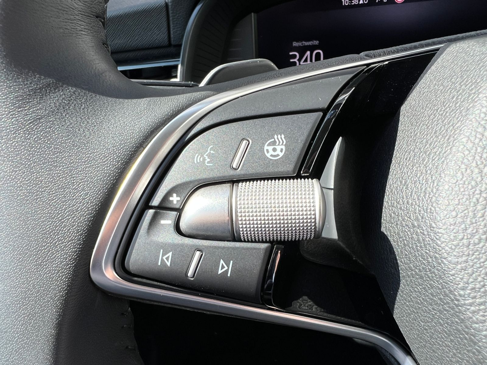 Fahrzeugabbildung SKODA Kamiq Selection Tour 1.0 TSI DSG *AHK, LED, Navi