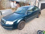 Skoda grün Benzin Euro 4  BJ 2002 / 219.83... - gebrauchte Skoda Superb aus dem Jahr 2002