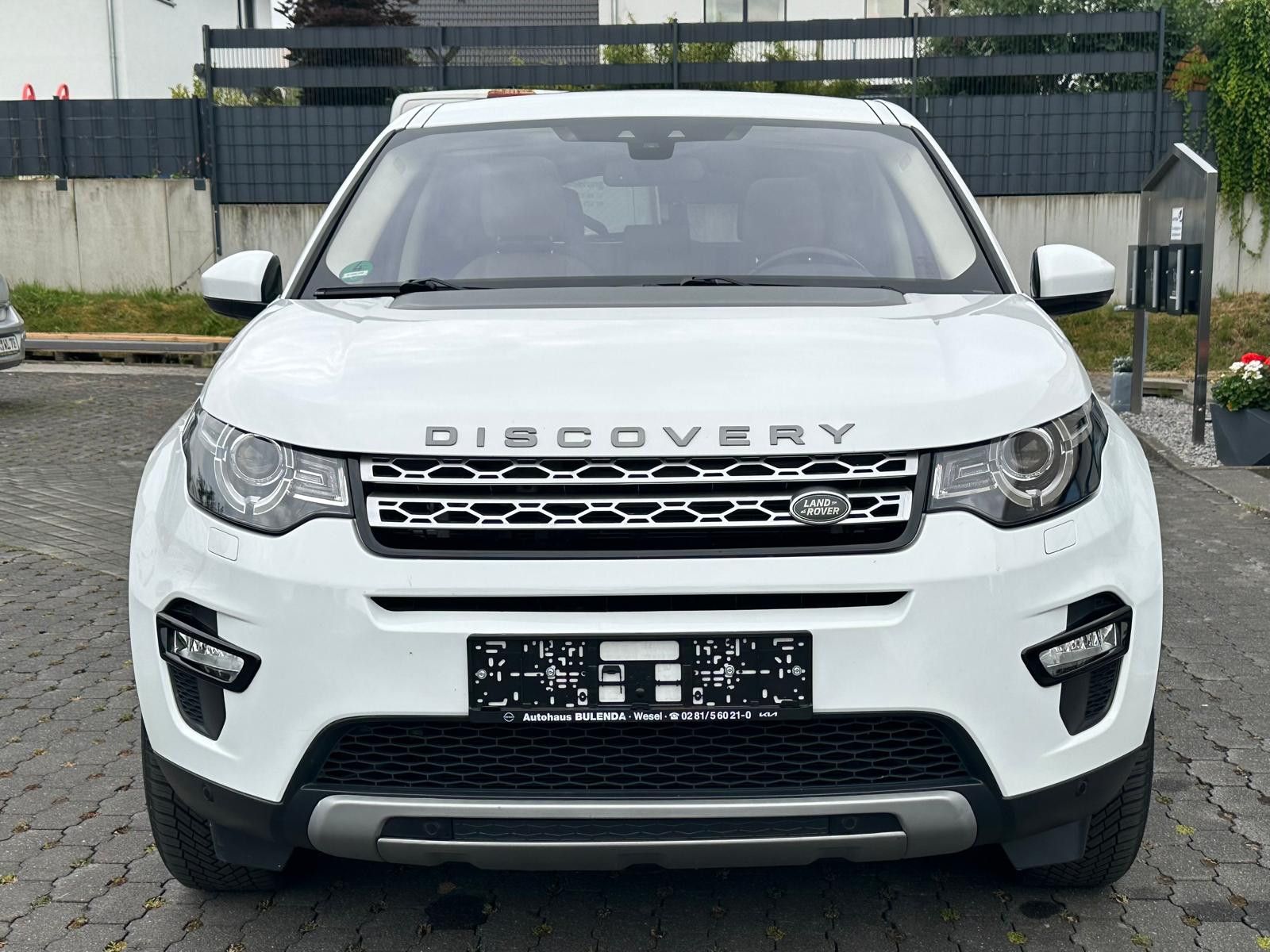 Fahrzeugabbildung Land Rover Discovery Sport SE AWD LED+PANO+KAM+NAVI+TEMPO+