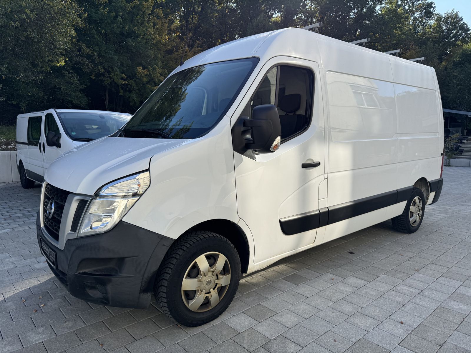 NISSAN NV400