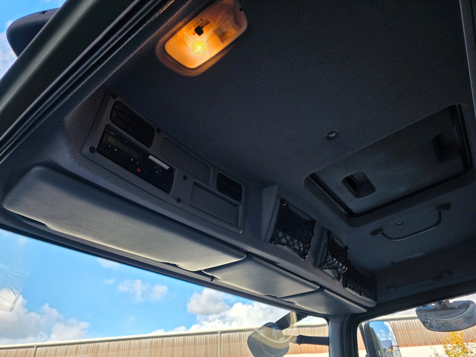 Fahrzeugabbildung Mercedes-Benz Atego 1018 A 4x4 Pritsche Plane
