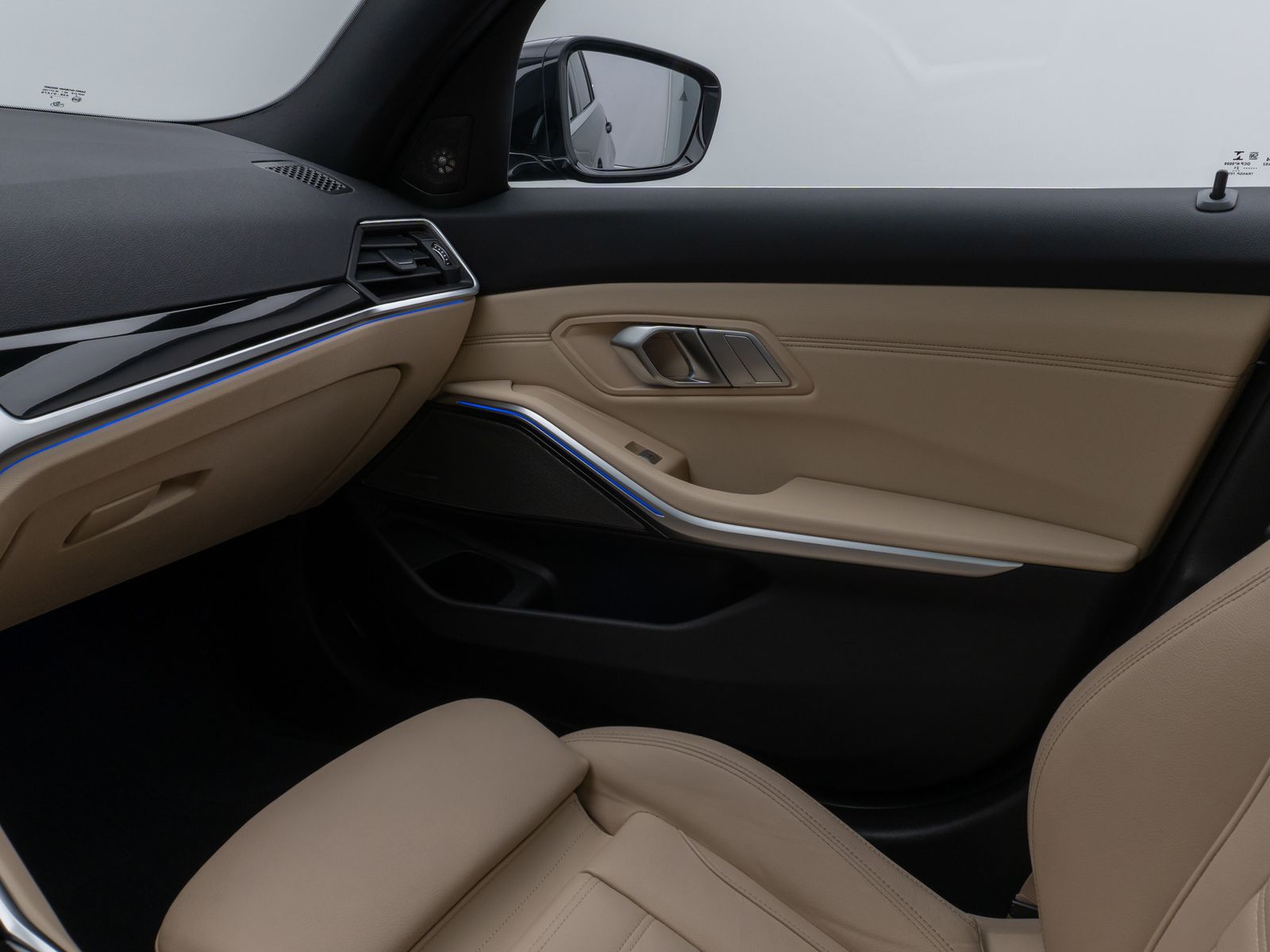 Fahrzeugabbildung BMW 320d xD LuxuryLine Kamera HUD DAB H/K AHK Komfor