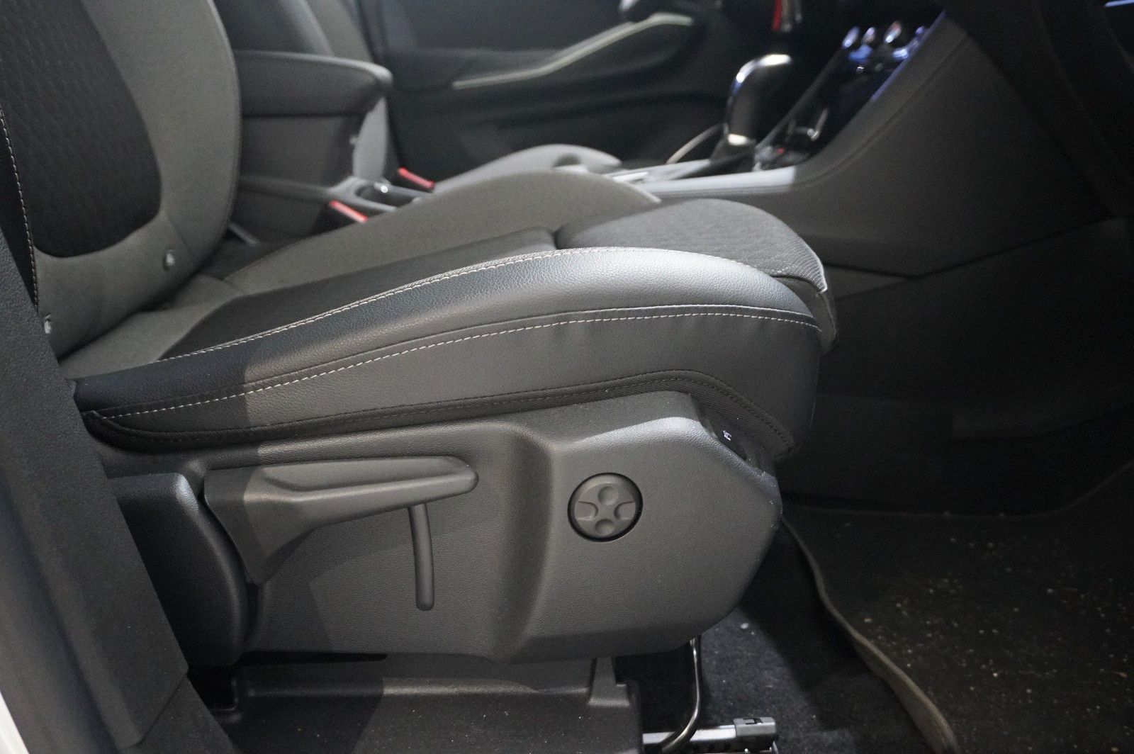 Fahrzeugabbildung Opel Grandland 1.5D AHK/KAMERA/SHZ/LHZ/FSH/ALU/ACC