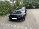 Mercedes-Benz E 220 d 4MATIC T Autom. - - Mercedes-Benz E 220 Gebrauchtwagen in München