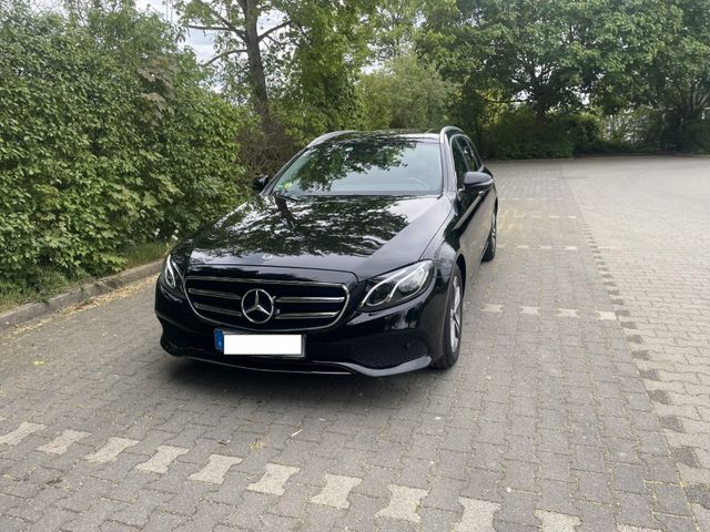 MERCEDES-BENZ E 220 d 4MATIC T Autom. -