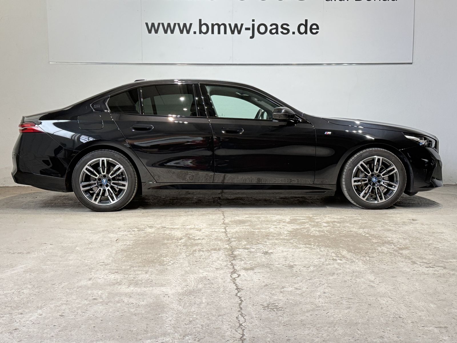 Fahrzeugabbildung BMW i5 xDrive40 M Sportpaket, Sitzbelüftung vorn, B&