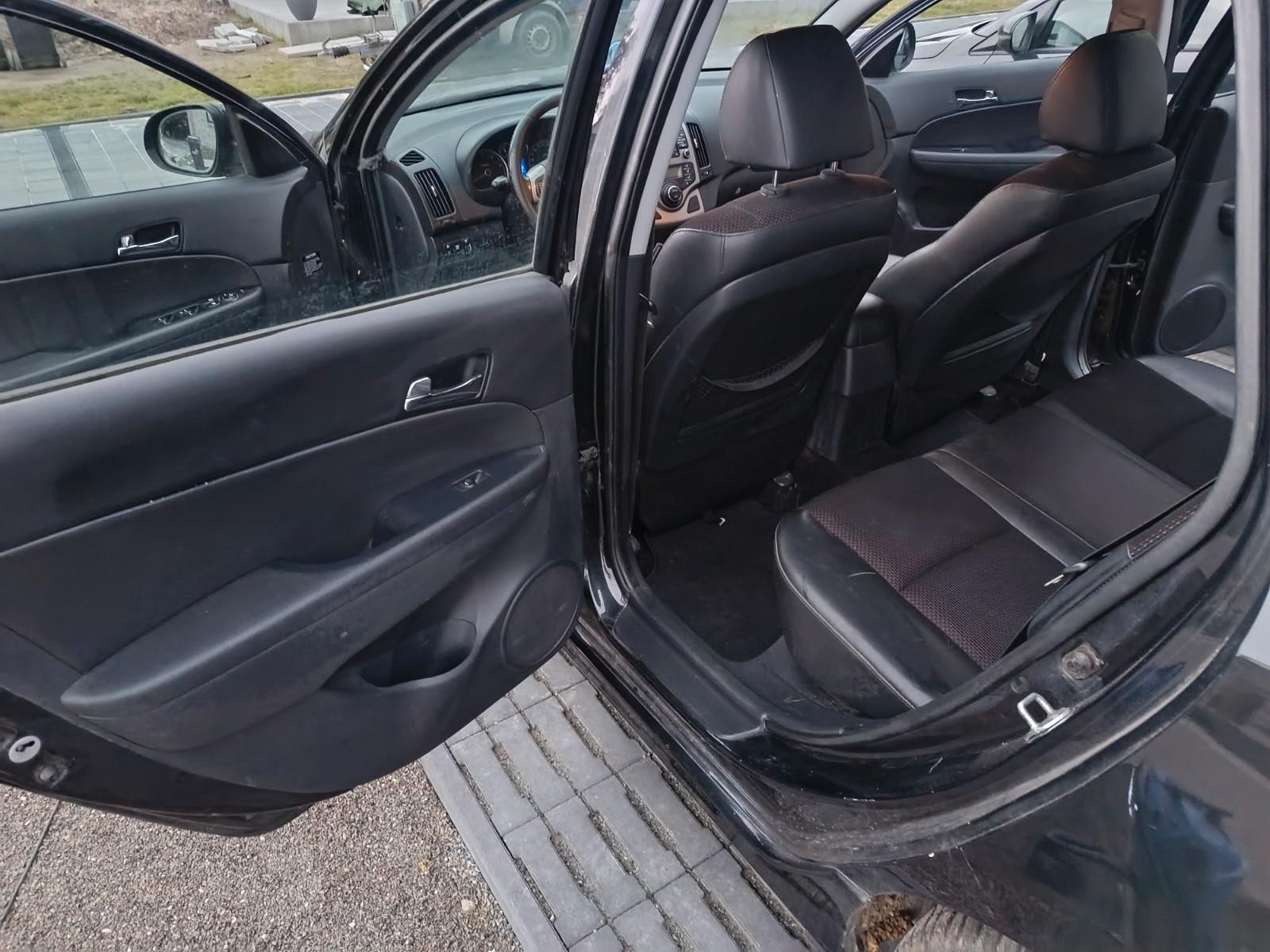 Hyundai i30 2011 — photo 9