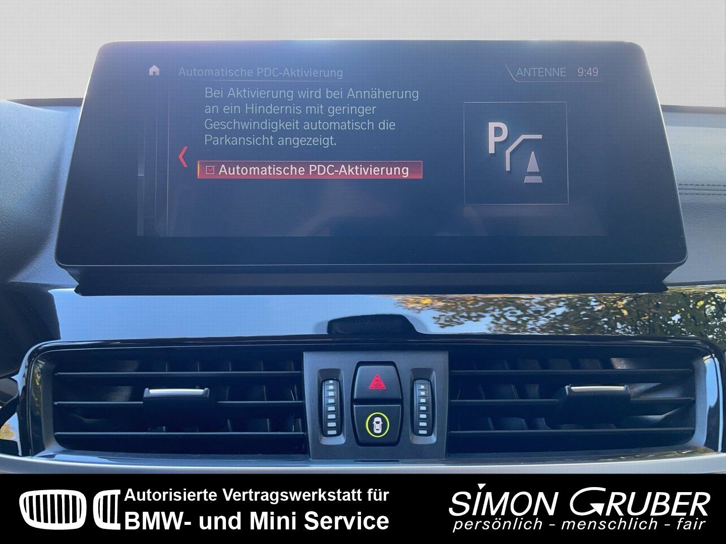 Fahrzeugabbildung BMW X1 xDrive20d Sport Line Navi+ HUD LED Kamera AHK