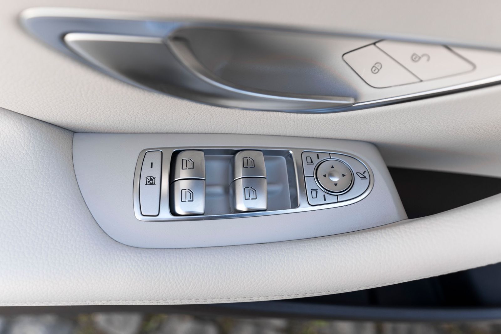 Fahrzeugabbildung Mercedes-Benz E 400 Cabrio 4Matic AMG HUD 360° BURMESTER ACC