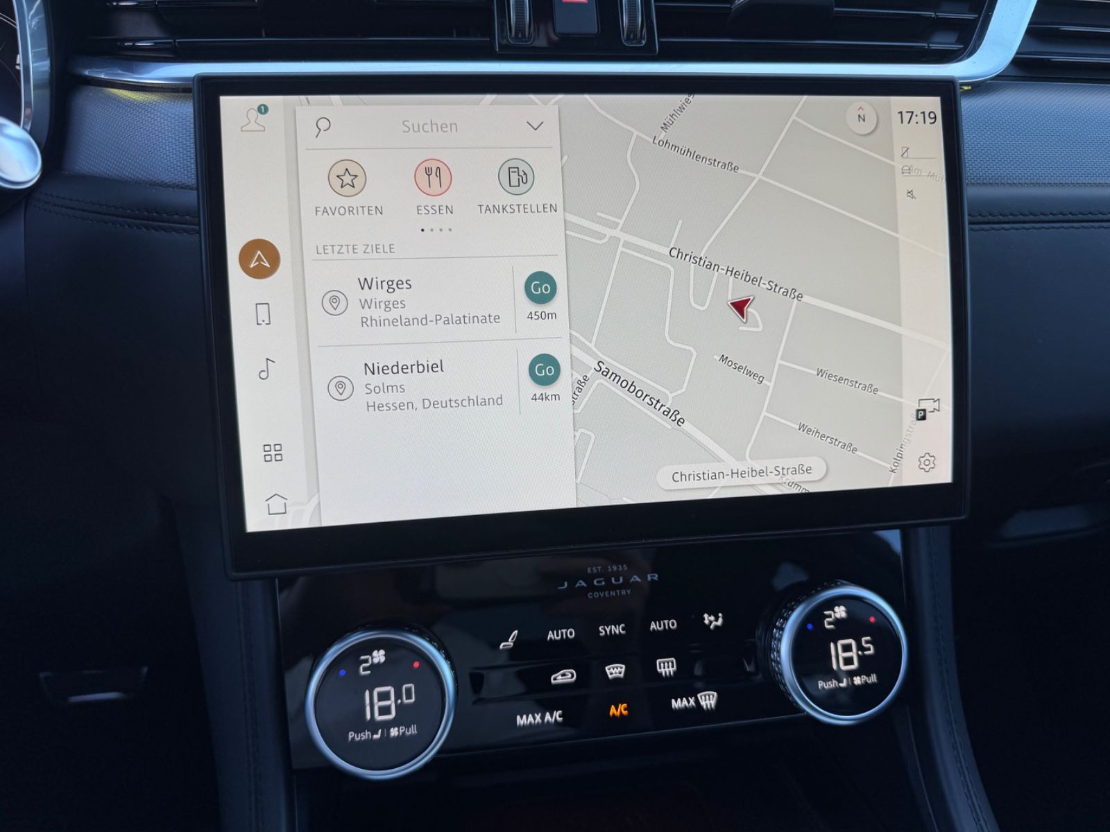 Fahrzeugabbildung Jaguar F-PACE SVR /PANO/MERIDIAN/360°KAM/HUD/AMBIENTE