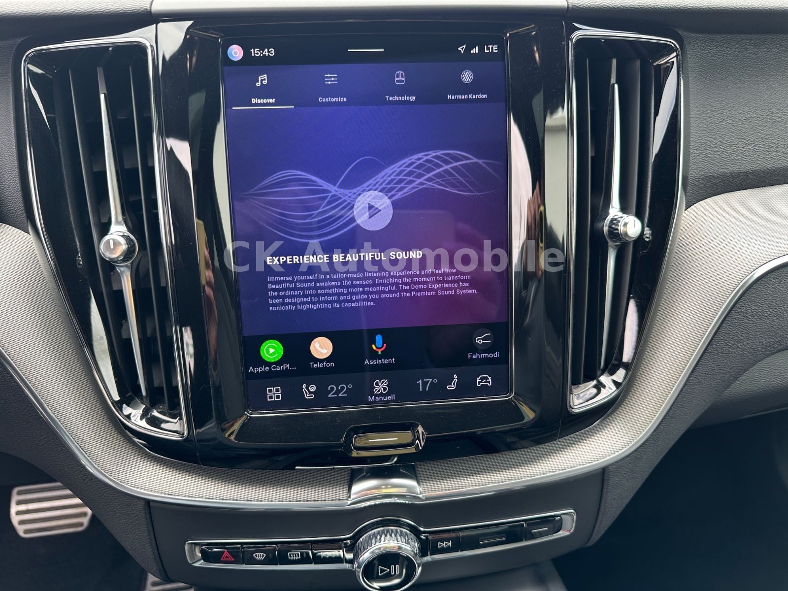 Fahrzeugabbildung Volvo XC60 B4 R Design 2WD/Navi/Pano/Kamera/LED